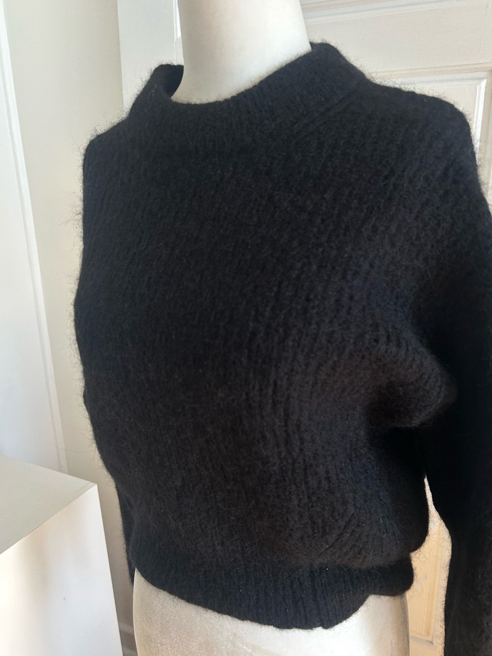 Reformation Black 89% Alpaca Crewneck Sweater Size M – Very Good Condition